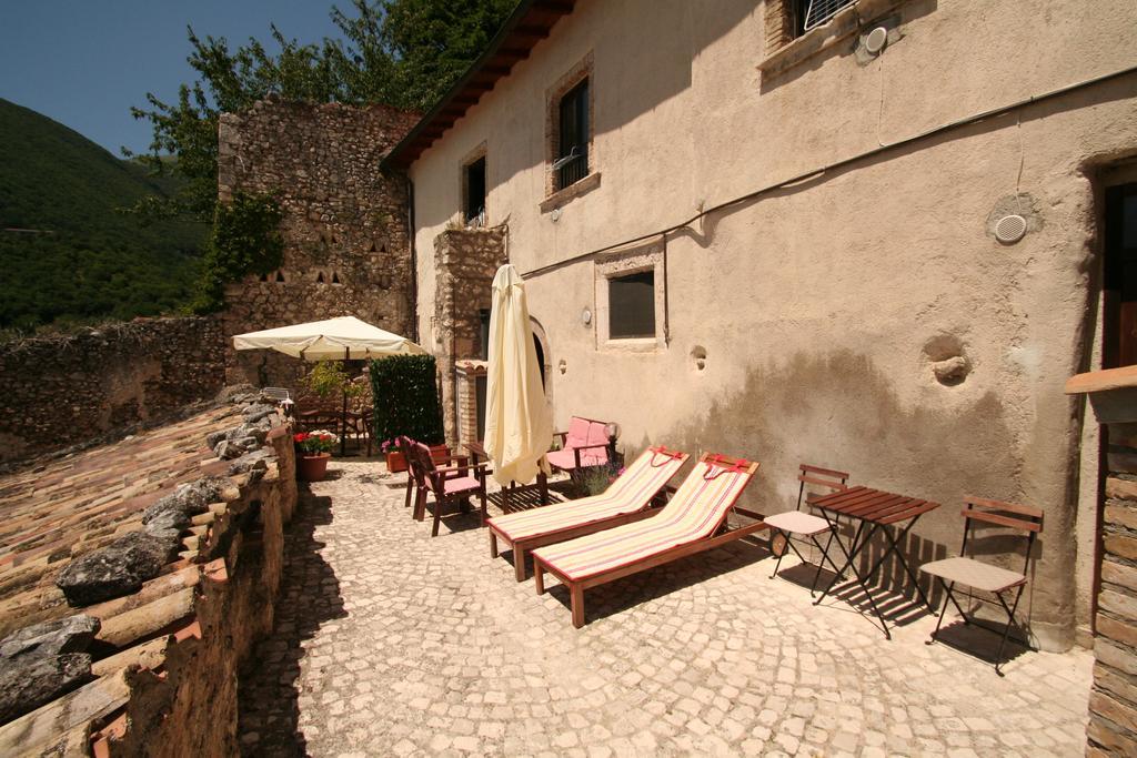 Sotto Il Castello Aparthotel Gagliano Aterno Exterior photo